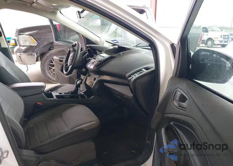 2018 Ford Escape S z USA, uszkodzony, nr VIN 1FMCU0F79JUA71404